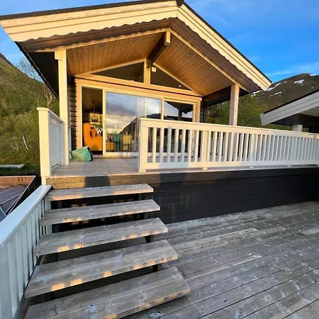Flott I Morfjorden, * Laupstad