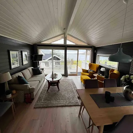Flott I Morfjorden, Holiday home Laupstad