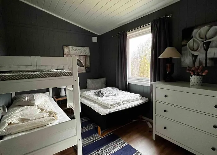 Semesterbostad Flott I Morfjorden, Laupstad