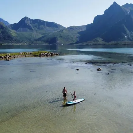 Semesterbostad Flott I Morfjorden, Laupstad